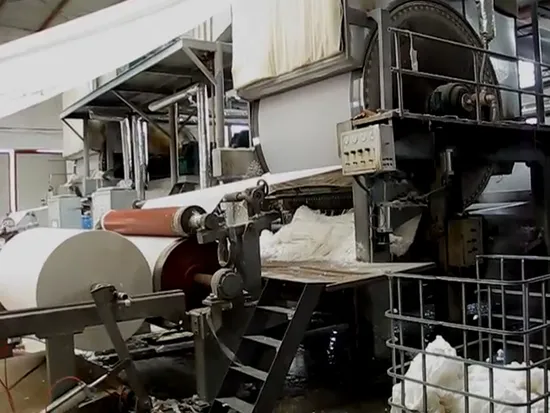 稲わら、木材、竹、古紙、パルプリサイクル、原紙ロール、ナプキン、キッチンタオル、トイレットペーパー製造機などを生産する製紙工場。